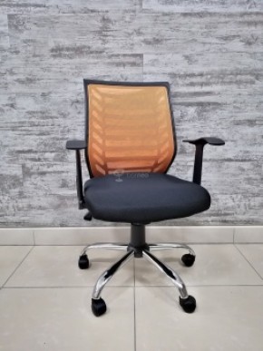 Кресло Barneo K-138 для персонала (черная ткань оранжевая сетка) в Лысьве - lysva.ok-mebel.com | фото